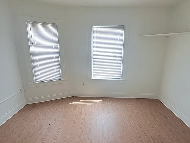 82 Malden St #2R — Photo 3