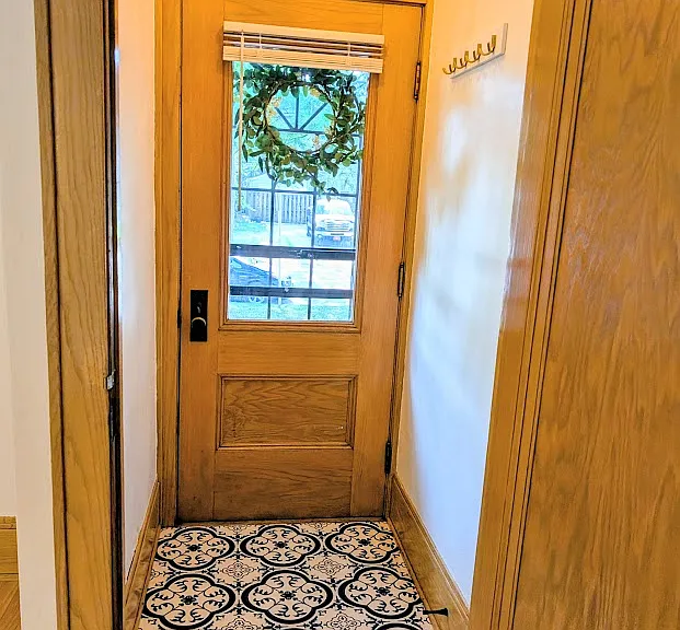 [LOWER UNIT]: front door mud-space with new flooring and wall hook rack