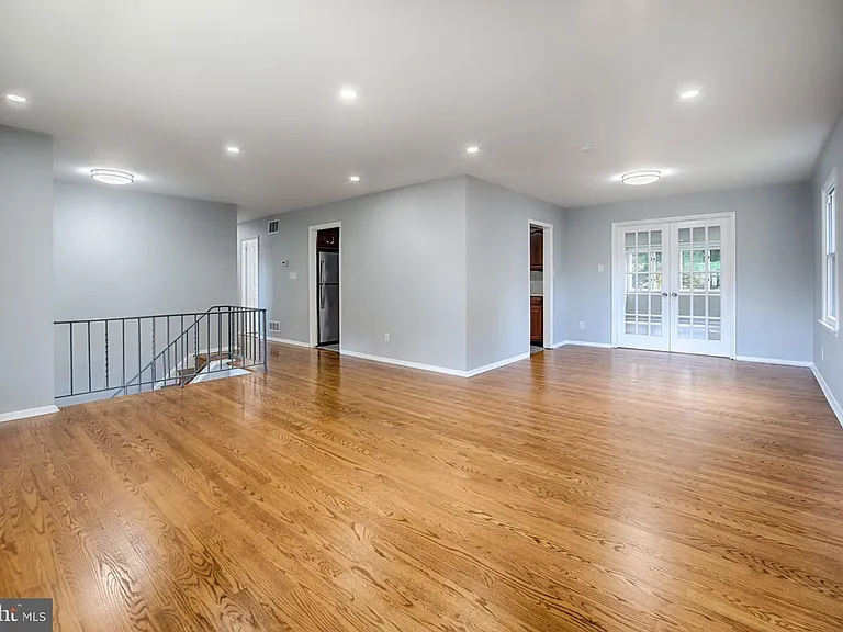 721 Bedford Rd — Photo 6