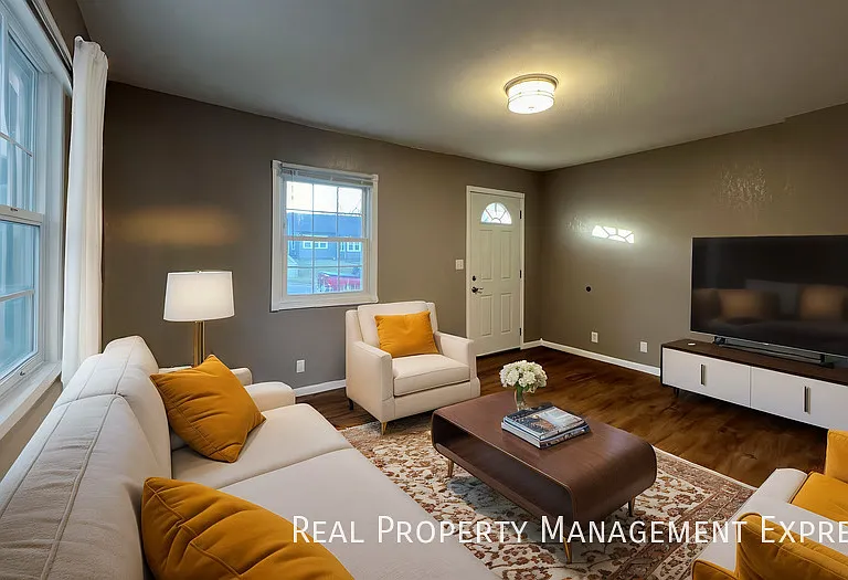 808 S Glendale Ave — Photo 1