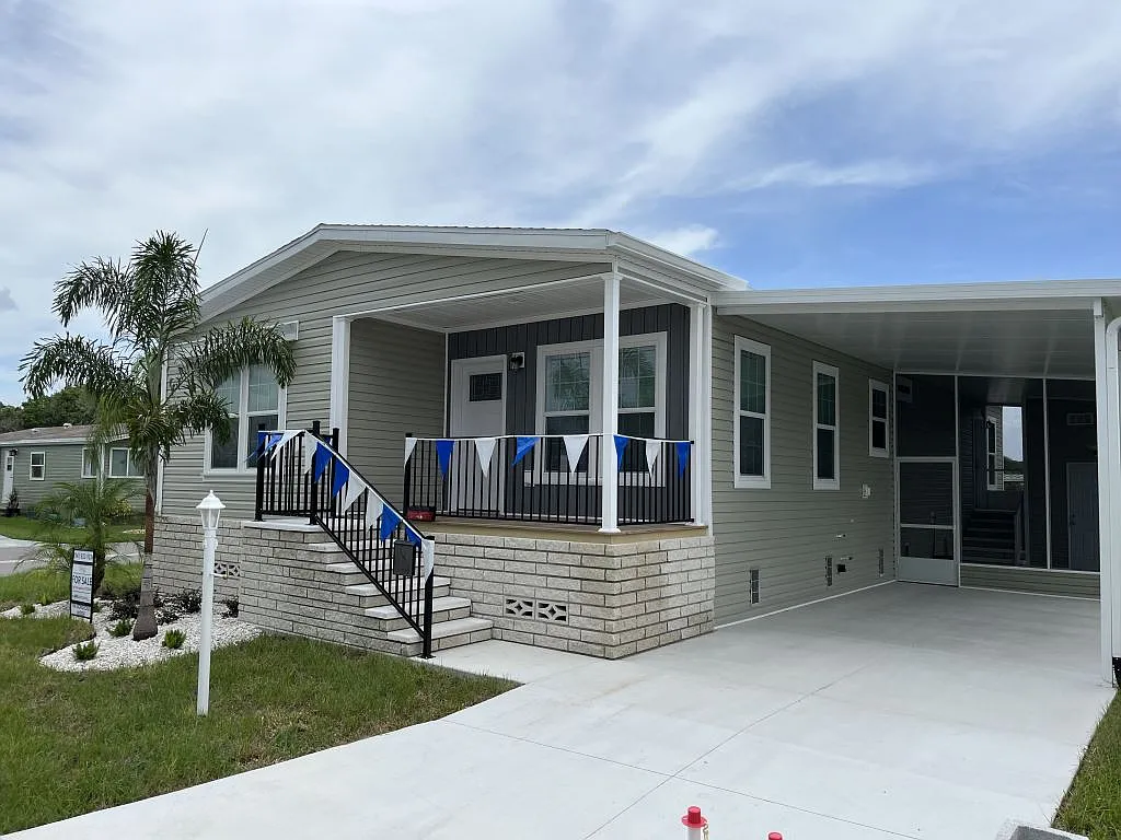 2 bed, 2.0 bath, 1460 sqft, $1,499 — Photo 1