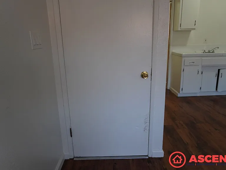 1020 Valhalla Dr — Photo 3