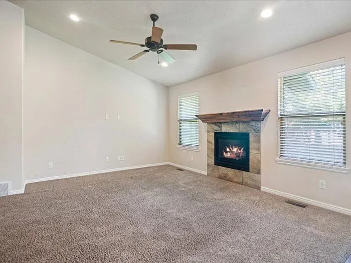 3 bed, 2.0 bath, 2997 sqft, $2,495 — Photo 3