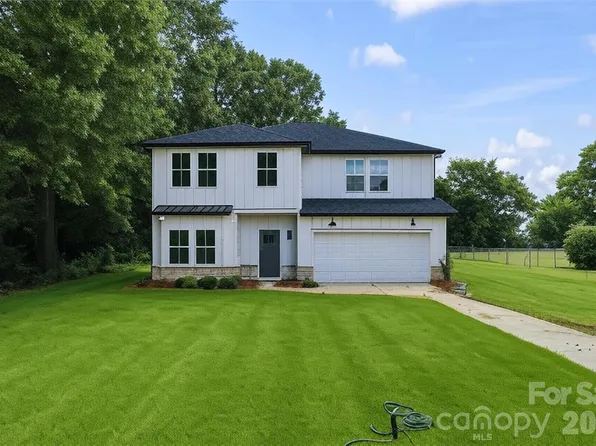 802 Patricia Ave, Harrisburg, NC 28075