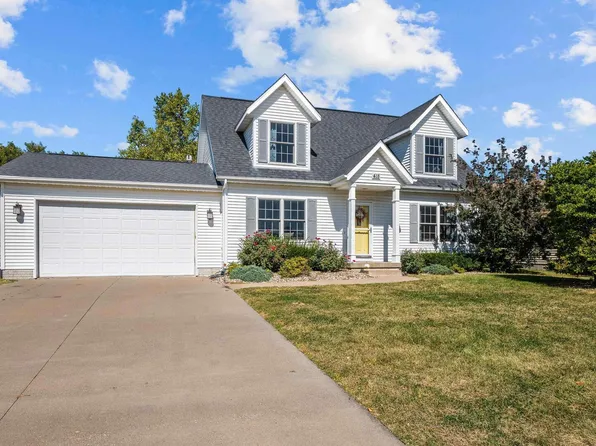 418 W Pinehurst Dr, Eldridge, IA 52748