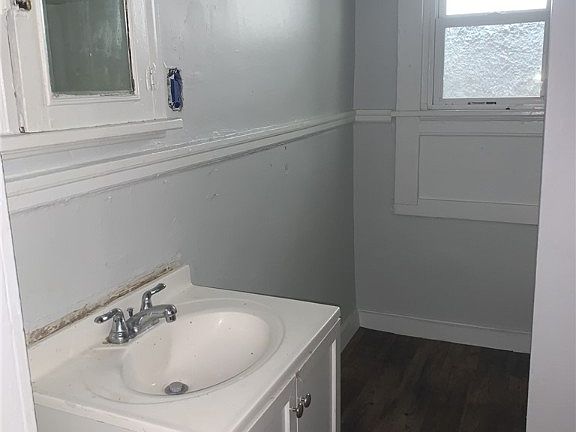 5th image of 3119 4th Ave #B