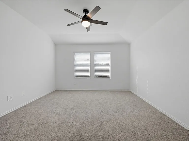 2222 Rannoch St — Photo 25