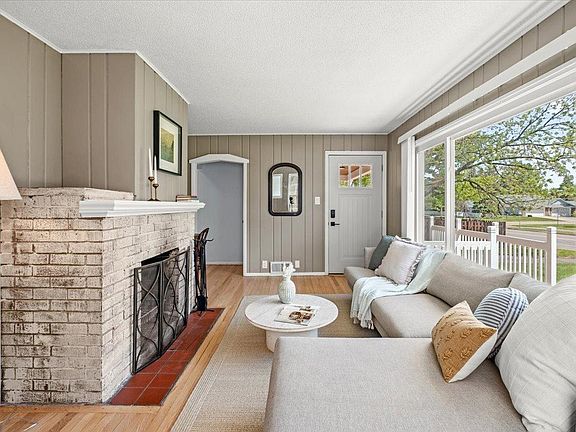 5th image of 2368 Hadley Ave N