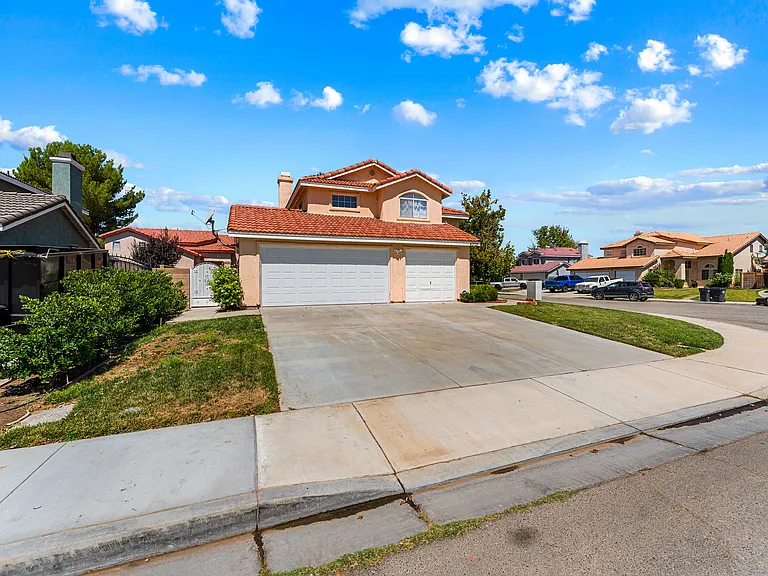 43721 Yaffa St — Photo 36