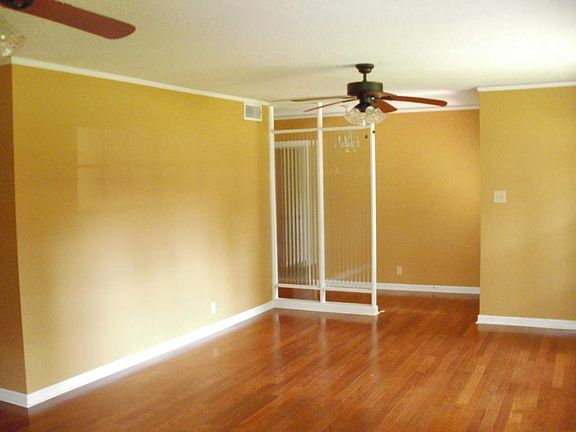 2nd image of 4 Holiday Ln