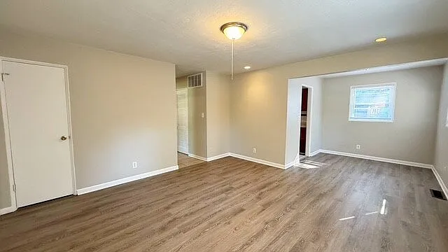3 bed, 1.5 bath, 960 sqft, $1,350 — Photo 4
