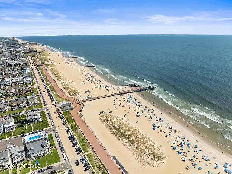 4 Webb Ave #SUMMER WEEKLY -C — Photo 38