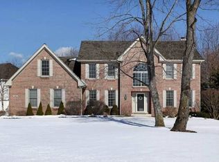 1402 Plumwood Dr, Libertyville, IL 60048
