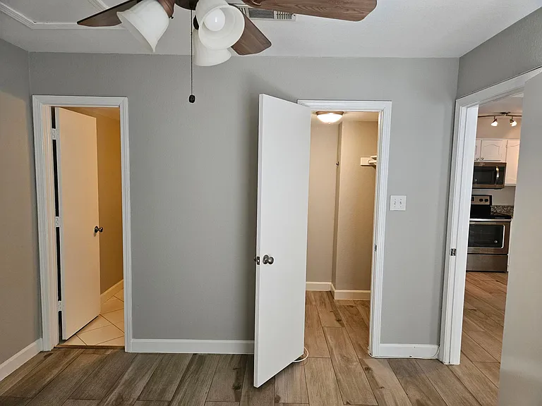 1467 Meadowood Village Dr — Photo 6