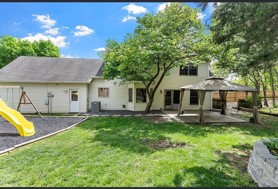 4 bed, 3018 sqft, $2,500 — Photo 3