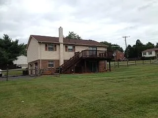 3 bed, 2400 sqft, $1,875 — Photo 3