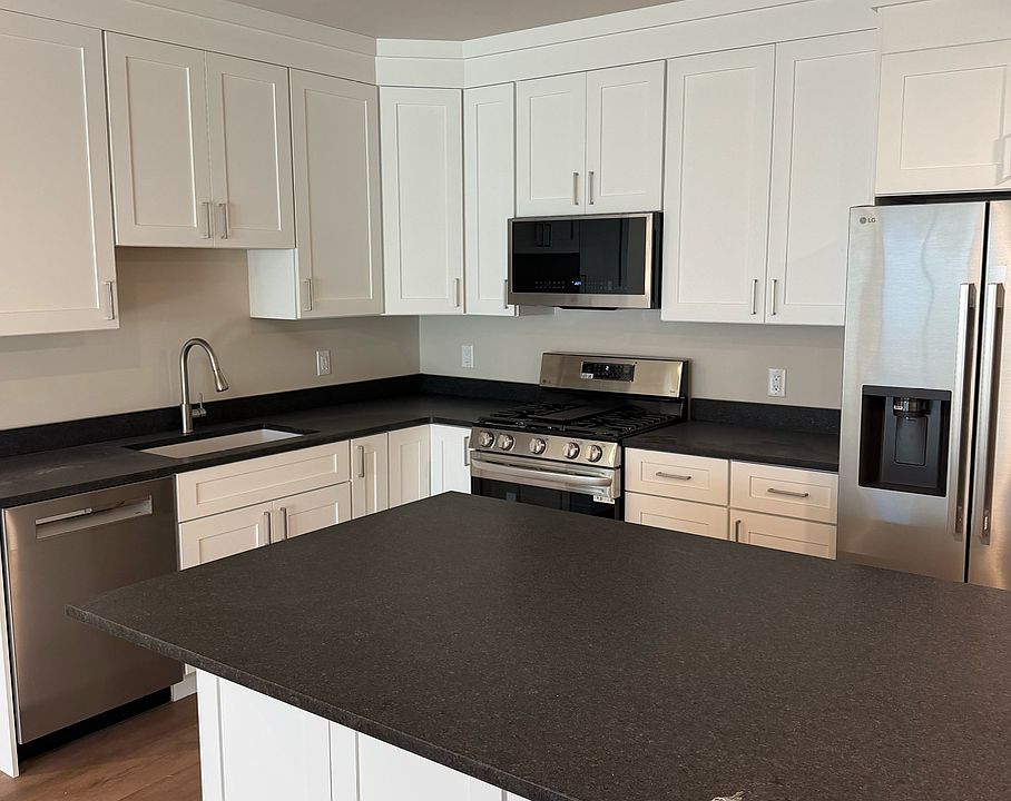 Beautiful Modern kitchen with all new appliances.