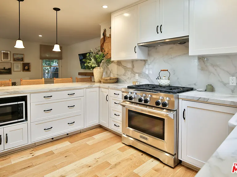 2330 Walnut Ave — Photo 6