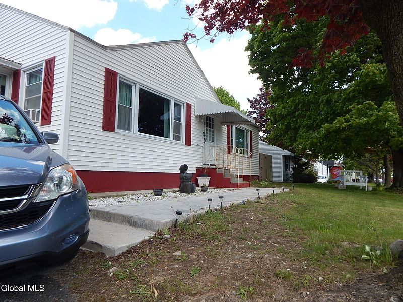 2nd image of 825 Troy-Schenectady Road