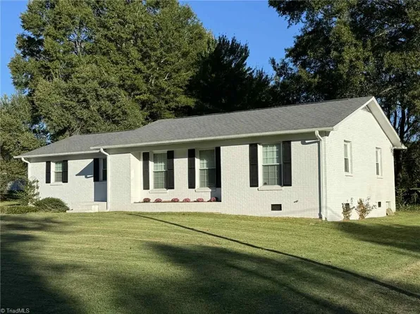 149 Vance St, Dobson, NC 27017