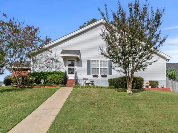 2639 Meadowlark Ln, Northport, AL 35476