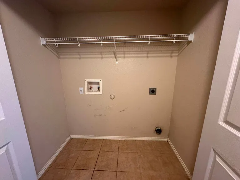 502 Creston St — Photo 13