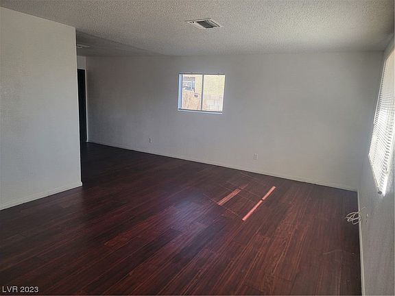 3rd image of 3941 Espanita Ave