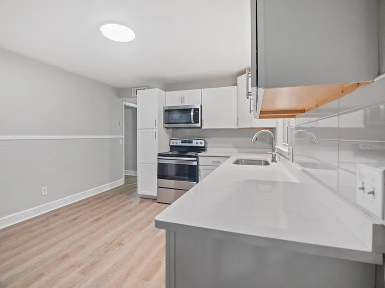 445 Riverview — Photo 9
