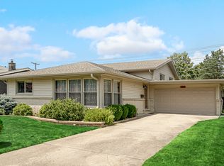 1408 E Barberry Ln, Mount Prospect, IL