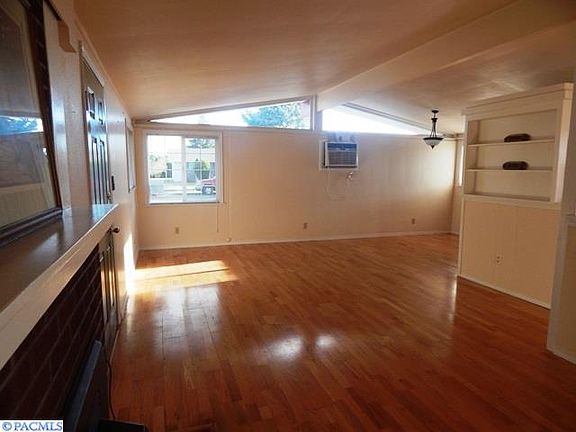 4th image of 2534 W Deschutes Ave