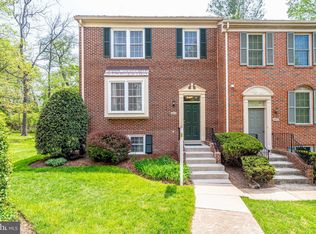6850 Williamsburg Pond Ct, Falls Church, VA 22043
