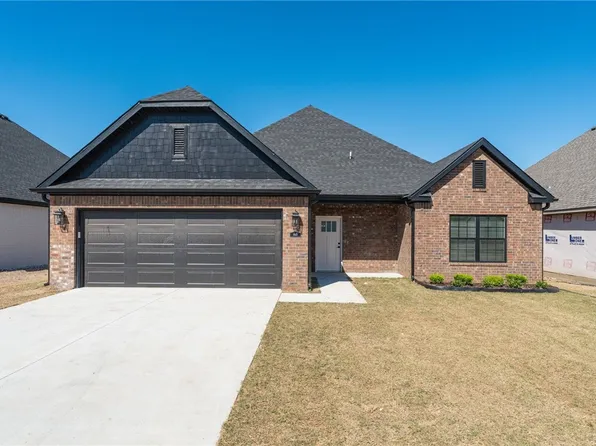449 S Benchmark Ln, Fayetteville, AR 72704