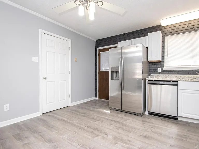 63 Robinson St — Photo 11