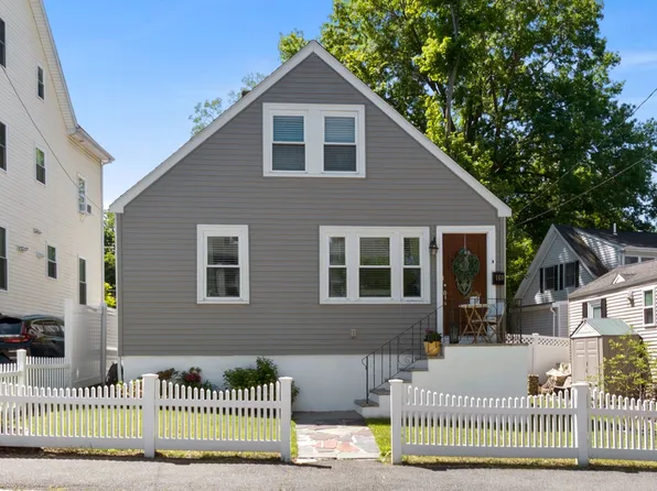 169 Grove St, Melrose, MA 02176