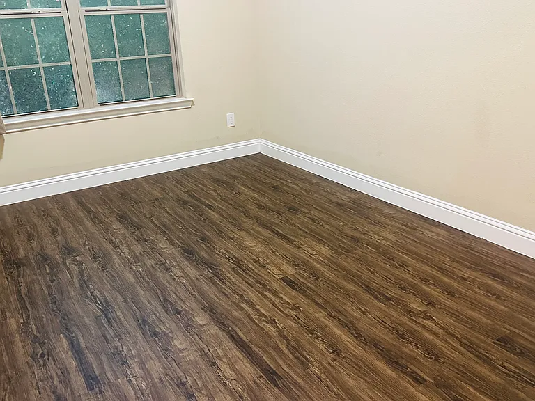 3503 Holly Rd — Photo 2