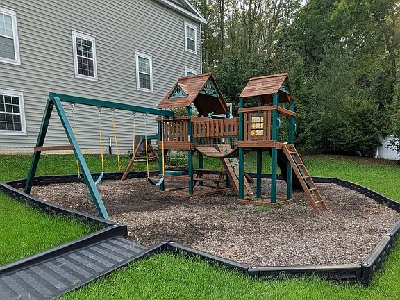 5th image of 1327 Gilmore St