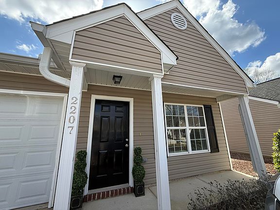 3rd image of 2207 Jasmine Way