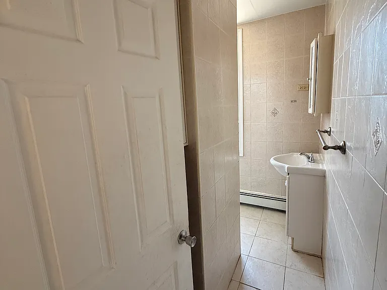 39 Sumner Ave #2 — Photo 3
