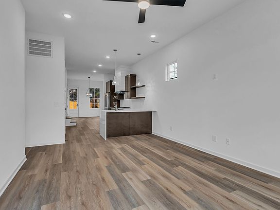 4th image of 729 Idlewild Dr
