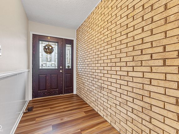 3rd image of 8026 Delbrook Dr