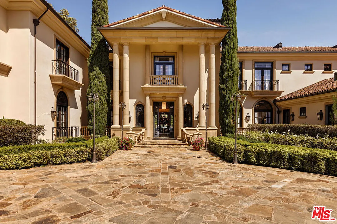 6 bed, 7.5 bath, 15000 sqft, $100,000 — Photo 2