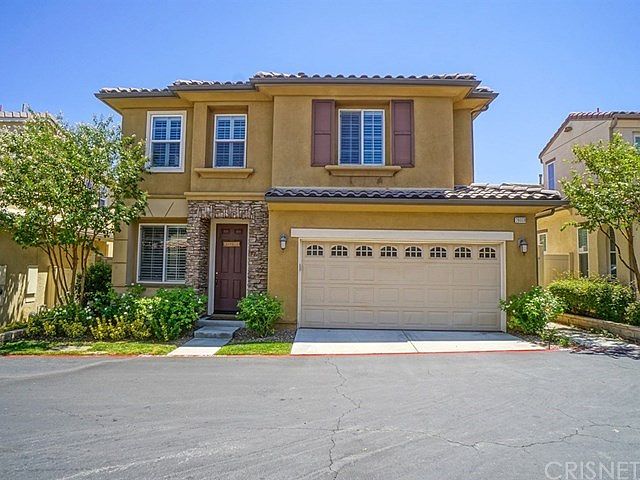Supes Cute 3+2 in Santa Clarita..Wow, you're going to love this adorable 3+2 in a gated community ne
