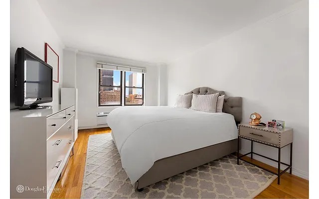 Rented by Douglas Elliman | media 13