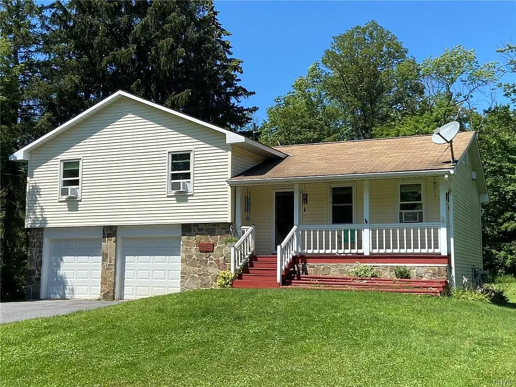 204 Salisbury St photo 1