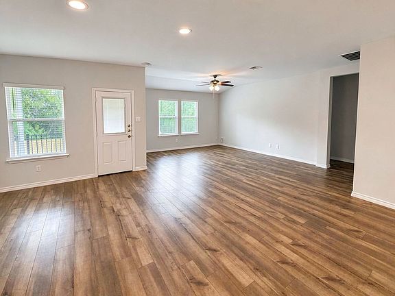 3rd image of 3790 Moffat Ct