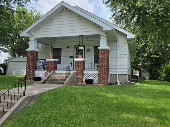 1811 Chicago St, Trenton, MO 64683