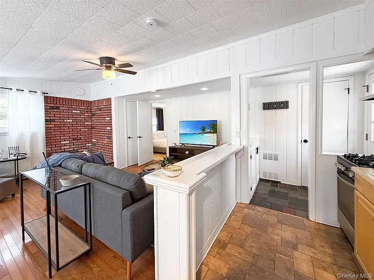839 Pond View Rd — Photo 4