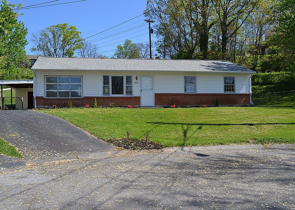 1621 Gains St