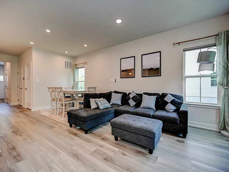 56 Pratt Ln — Photo 32