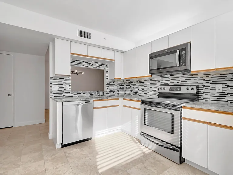 15364 Lakes Of Delray Blvd #45 — Photo 26